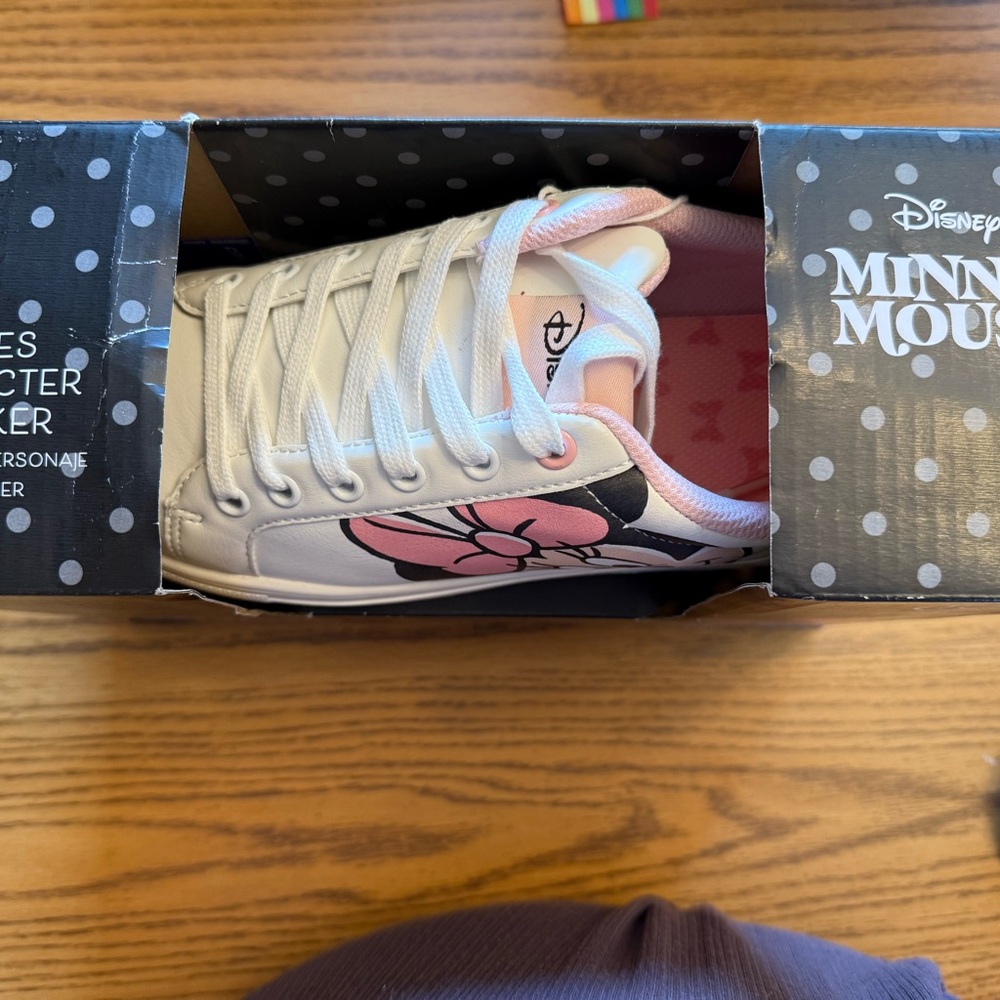 NEW Disney Pink and White Minnie Mouse Sneakers Women’s Size 10 - Picture 2 of 4